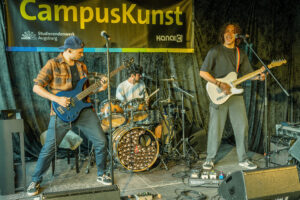 Doppeljubiläum: Zweimal Grund zu feiern bei der CampusKunst 3 Die französische Band "Last Rainbow" bei der CampusKunst im Sommersemester 2026
